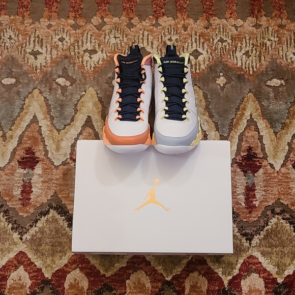 Wmns Air Jordan 9 Retro Change The World